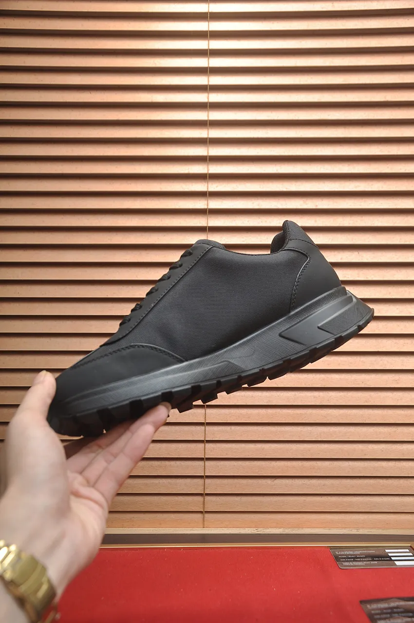 Men's shoes 💰580💶 [PRADA] Top original items, new seasonal styles, high-quality original items, top-grade high-mercerized cowhide combined with original breathable fabric + imported glue, imported stretch fabric inside with original cowhide feet, original thick outsole! Quality guaranteed! Code 38-45 (45 customized)